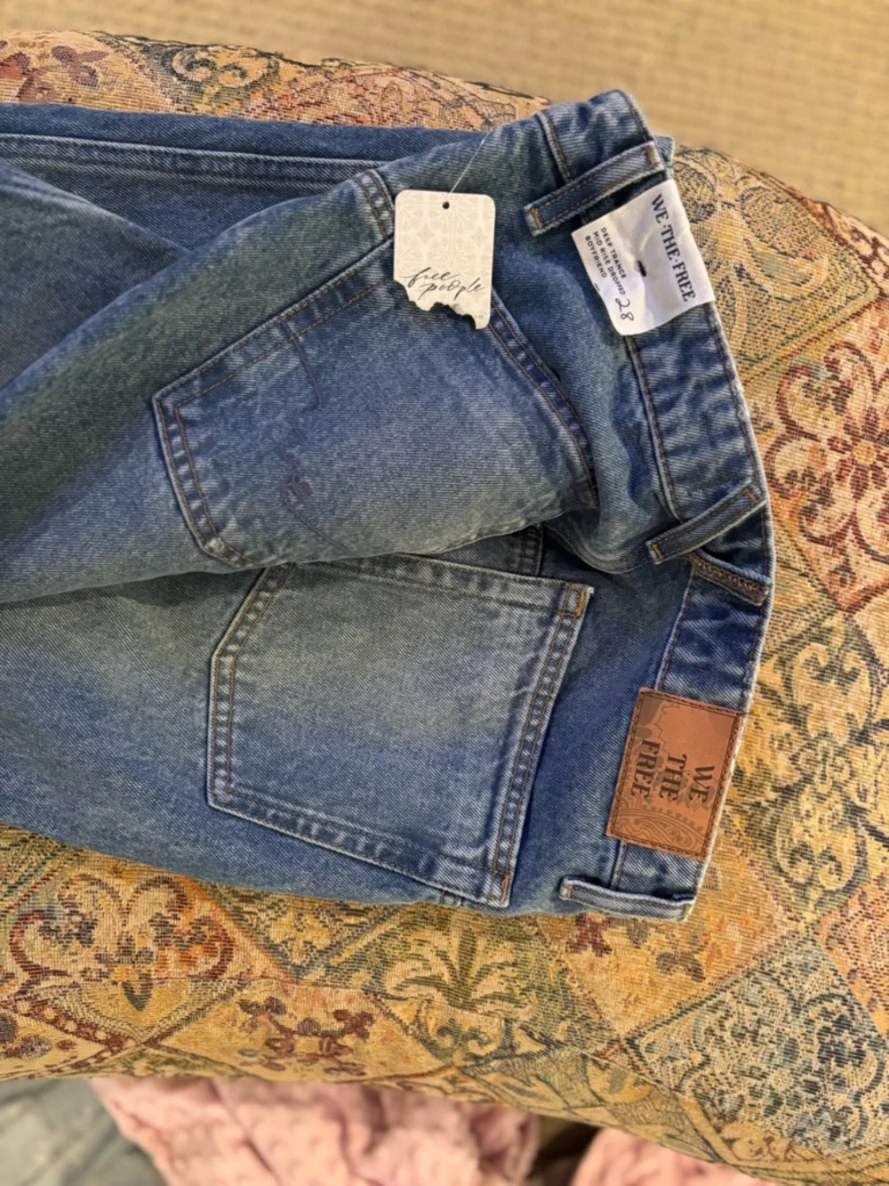 We The Free Deep Trance Mid Rise Dropped Boyfriend size 28S with 25' inseam - Picture 5 of 6